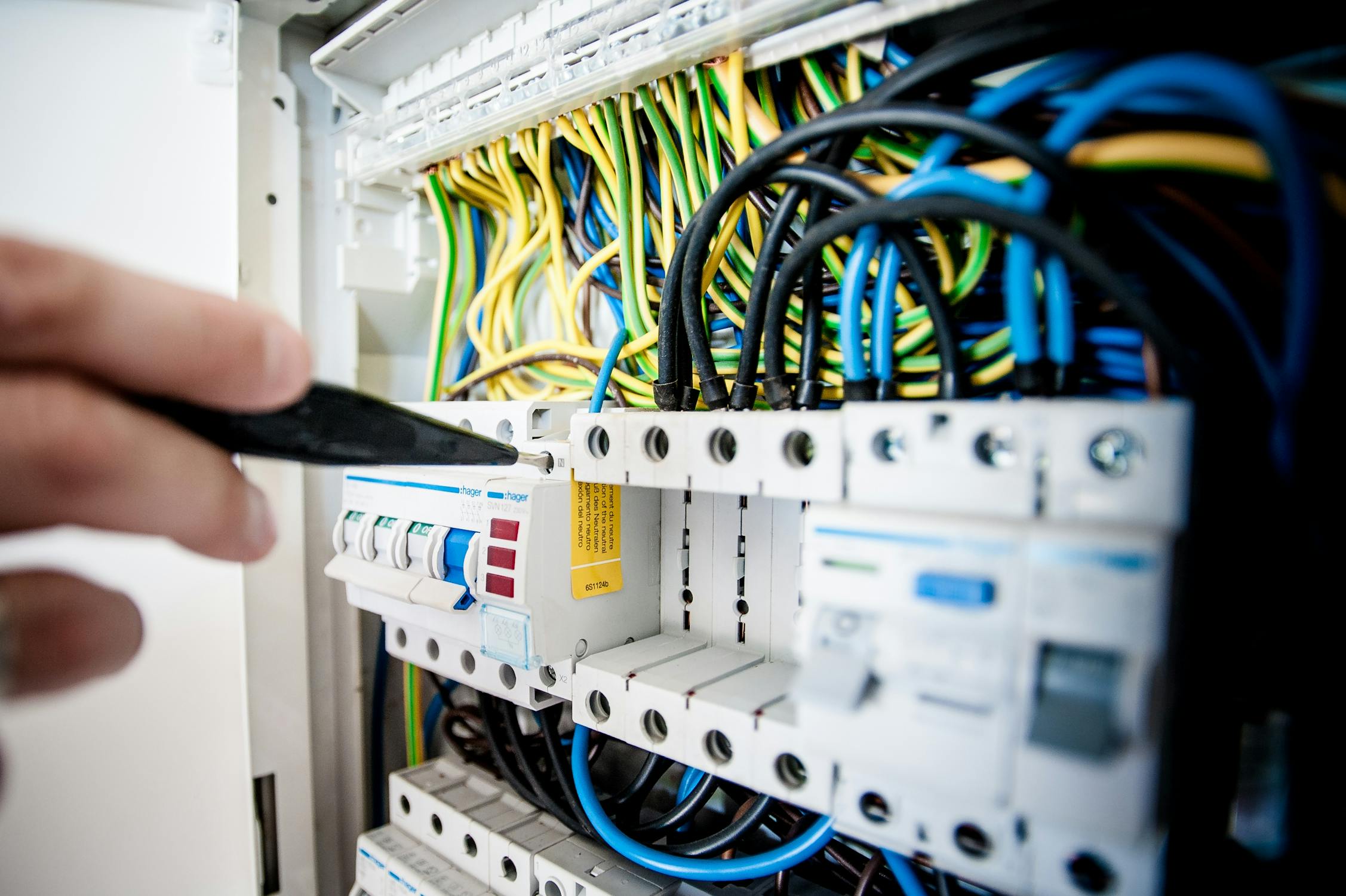 5 Mistakes Electricians Make with Their Online Presence